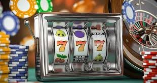 Fitur unggulan Aplikasi Baja25 tampilan game Slot dan Live Casino di mobile